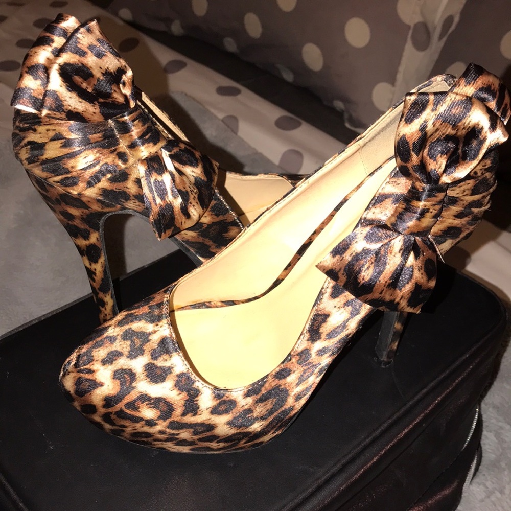Cheetah bow heels